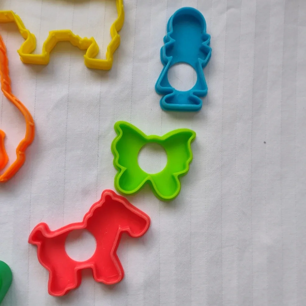 Large Lot‎ Cookie/Pie Cutters Shapes Animals People Vehicles Fun Lot#1